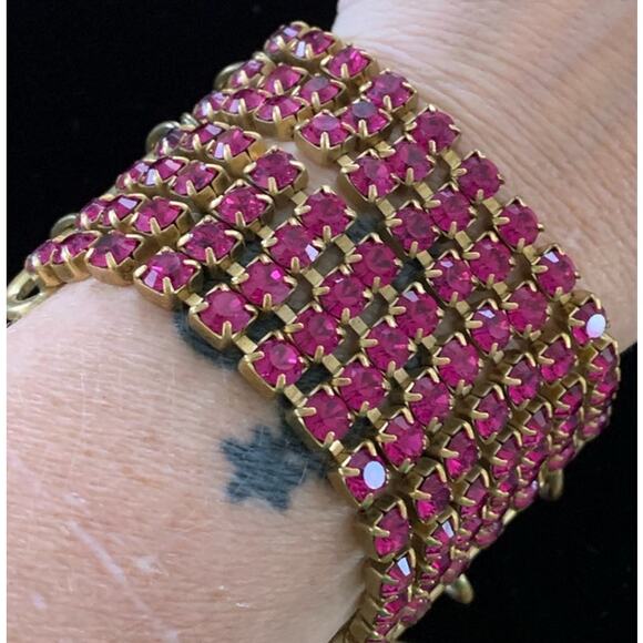 Beautiful Vintage pink rhinestone cuff like chain bracelet - Picture 2 of 8